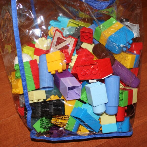 FREE WITH ANY BUY❤️Almost 1.5kg of assorted Mega Bloks Fisher-Price - Picture 2 of 3